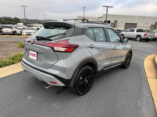 2021 Nissan Kicks SR