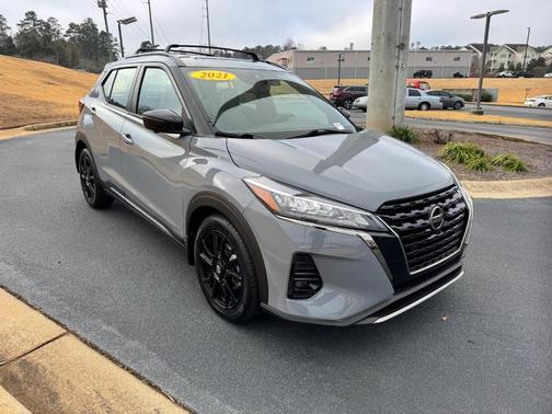 2021 Nissan Kicks SR