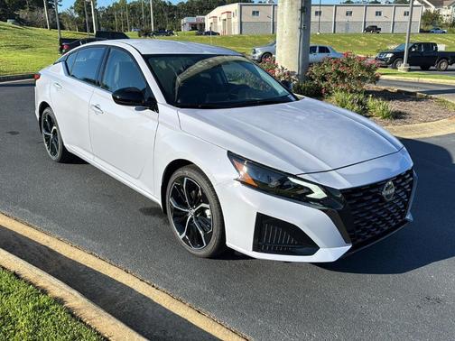 2025 Nissan Altima SR