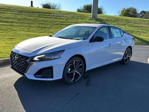 2025 Nissan Altima SR