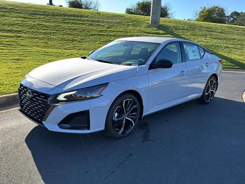 2025 Nissan Altima SR
