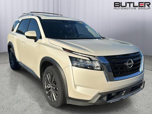 2023 Nissan Pathfinder SL
