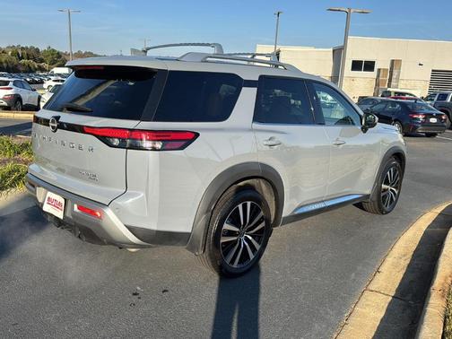 2024 Nissan Pathfinder Platinum