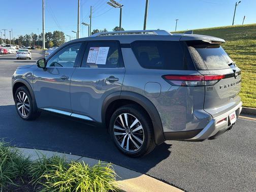 2024 Nissan Pathfinder Platinum
