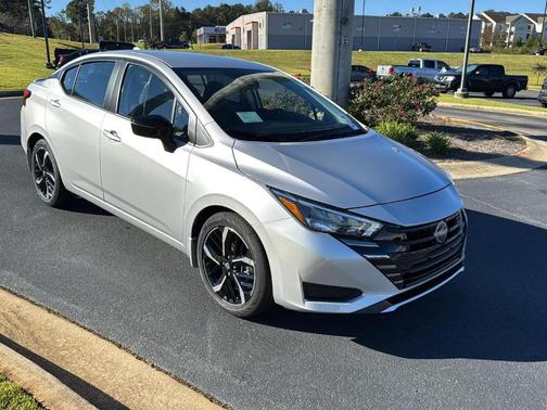 2025 Nissan Versa 1.6 SR