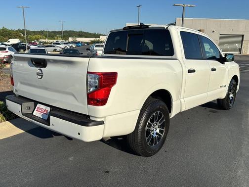 2023 Nissan Titan SV