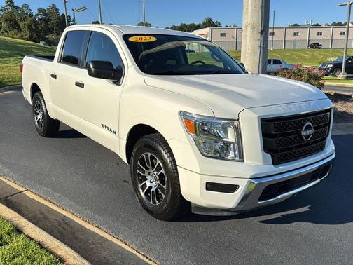 2023 Nissan Titan SV