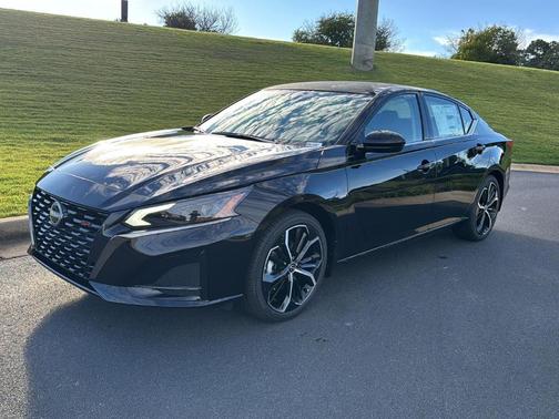 2025 Nissan Altima SR
