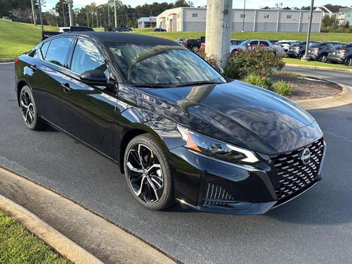 2025 Nissan Altima SR