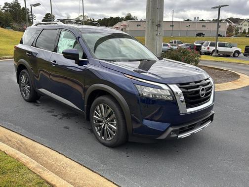 2025 Nissan Pathfinder SL
