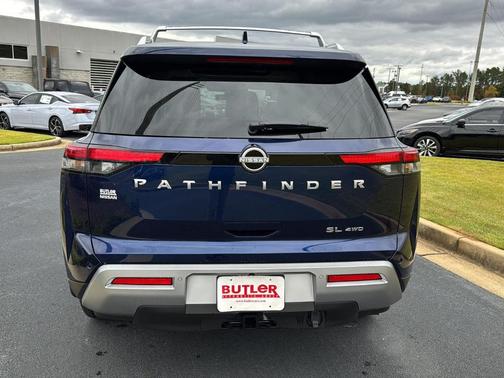 2025 Nissan Pathfinder SL