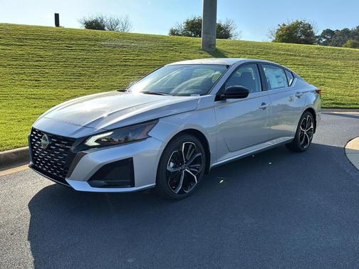 2025 Nissan Altima SR