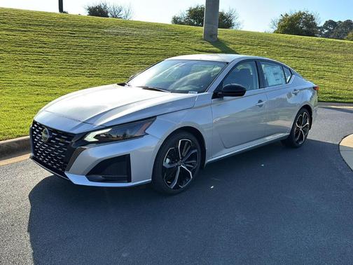 2025 Nissan Altima SR