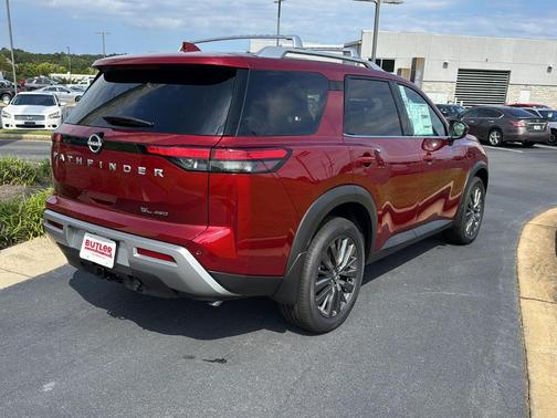 2025 Nissan Pathfinder SL