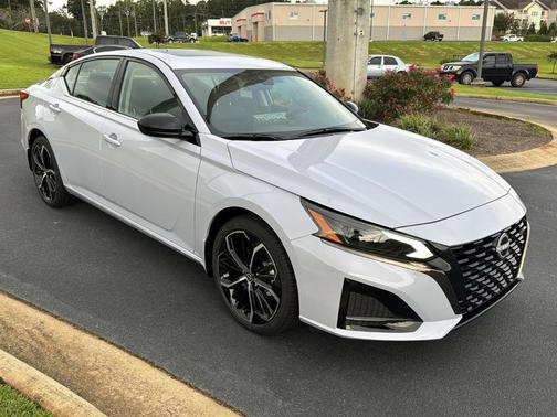 2025 Nissan Altima SR