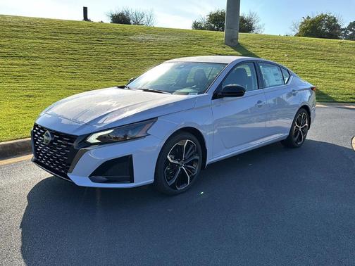 2025 Nissan Altima SR