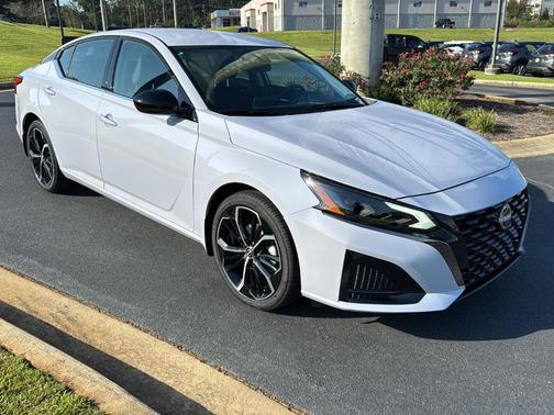 2025 Nissan Altima SR