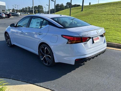 2025 Nissan Altima SR