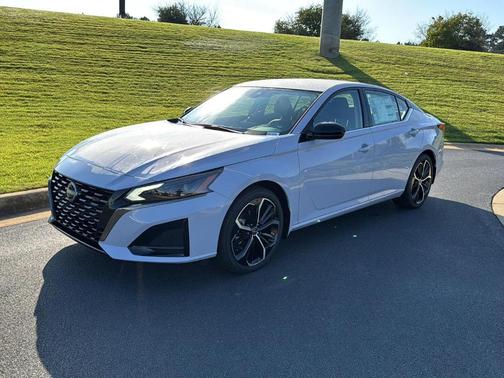 2025 Nissan Altima SR