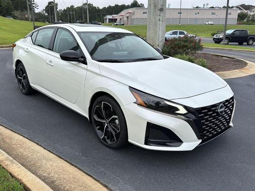 2025 Nissan Altima SR
