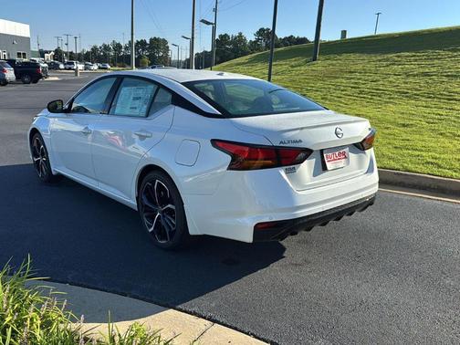 2025 Nissan Altima SR