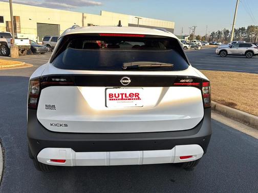 2026 Nissan Kicks SV