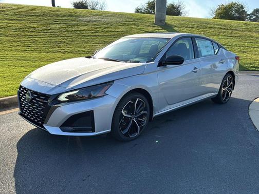 2025 Nissan Altima SR