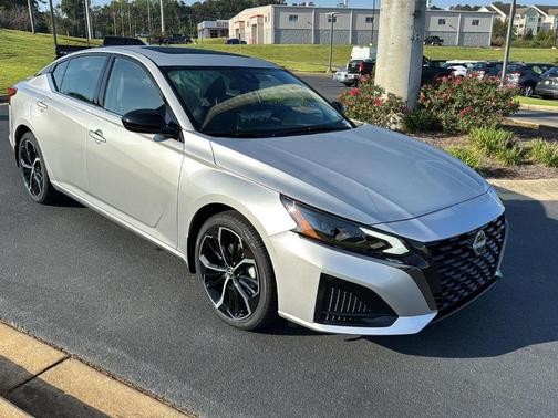 2025 Nissan Altima SR