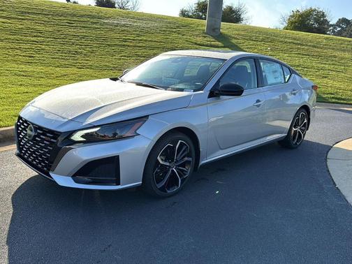 2025 Nissan Altima SR