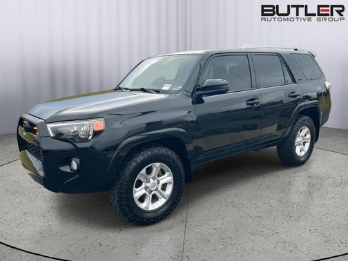 Midnight Black Metallic 2016 Toyota 4Runner SR5