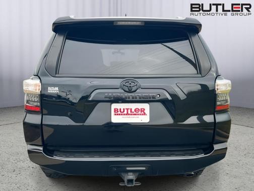 Midnight Black Metallic 2016 Toyota 4Runner SR5