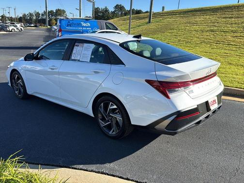 2024 Hyundai ELANTRA Limited