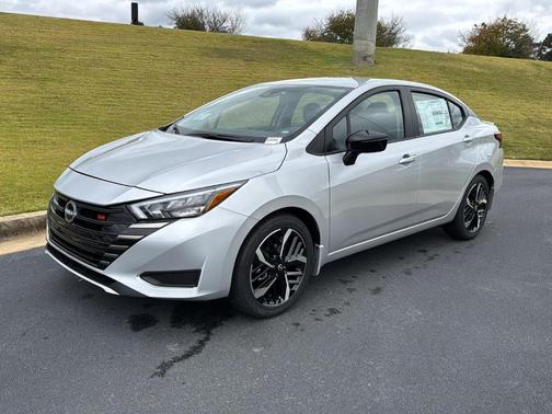 2025 Nissan Versa 1.6 SR