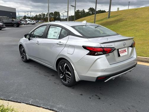 2025 Nissan Versa 1.6 SR