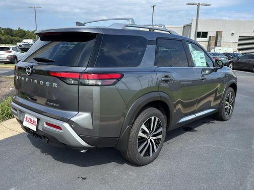 2025 Nissan Pathfinder Platinum