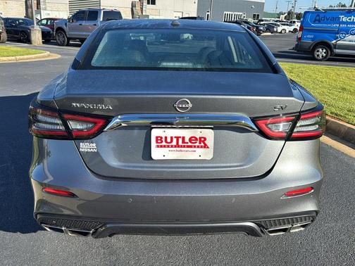 2023 Nissan Maxima SV