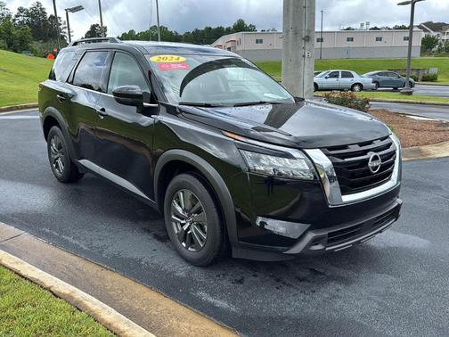 2024 Nissan Pathfinder SV