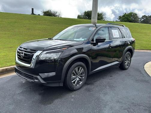 2024 Nissan Pathfinder SV