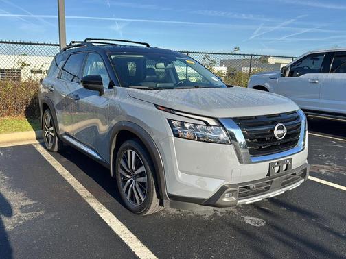 2022 Nissan Pathfinder Platinum