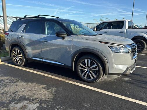 2022 Nissan Pathfinder Platinum