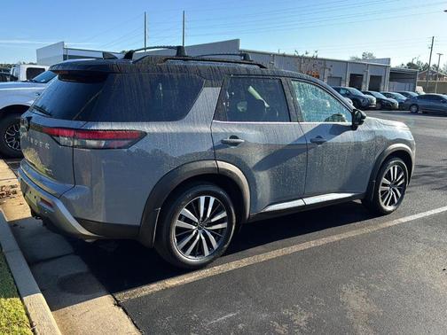 2022 Nissan Pathfinder Platinum