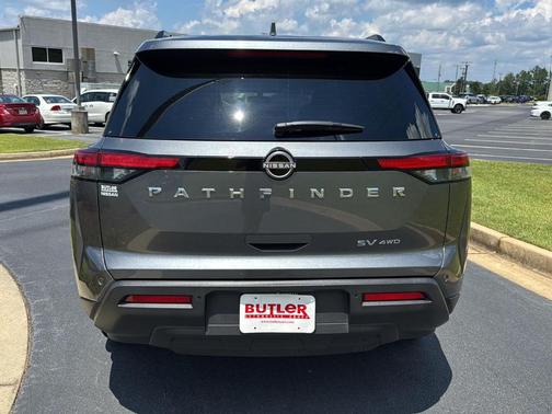 2022 Nissan Pathfinder SV