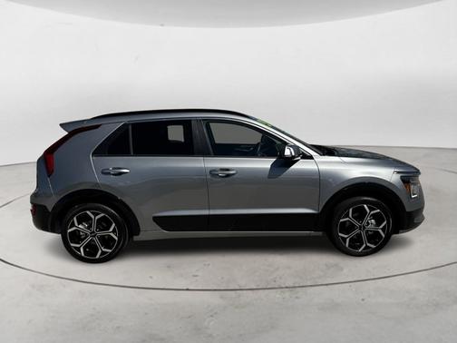2023 Kia Niro SX Touring