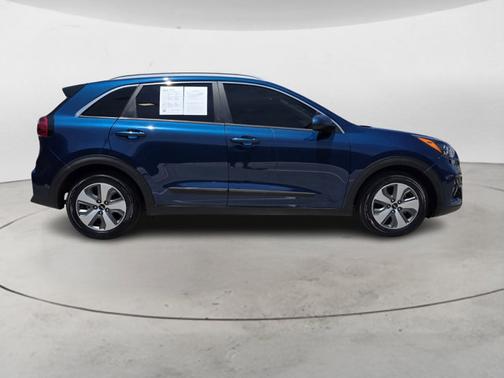 2022 Kia Niro LX