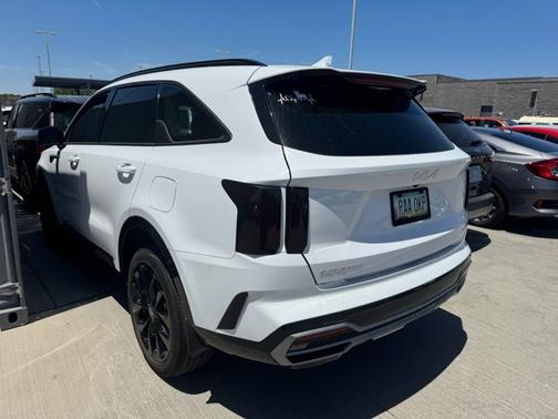 Glacial White Pearl 2023 Kia Sorento SX