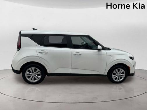 Snow White Pearl 2023 Kia Soul LX