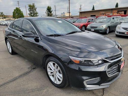 Photo 4 of 16 of 2017 Chevrolet Malibu 1LT
