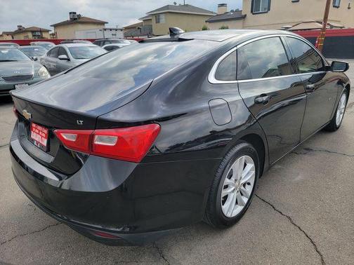 Photo 3 of 16 of 2017 Chevrolet Malibu 1LT