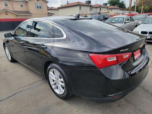 Photo 2 of 16 of 2017 Chevrolet Malibu 1LT