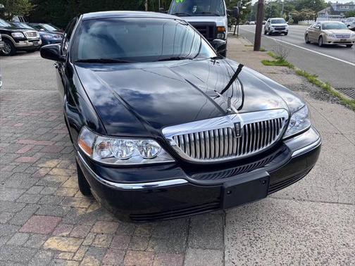 2011 Lincoln Town Car Signature